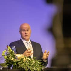 STTK:n puheenjohtaja Antti Palola puhuu  edustajiston kokouksessa Helsingin Hotel Scandicissa Mannerheimintiellä.