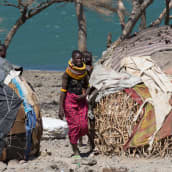 Pieni kylä Turkana järven rannalla.