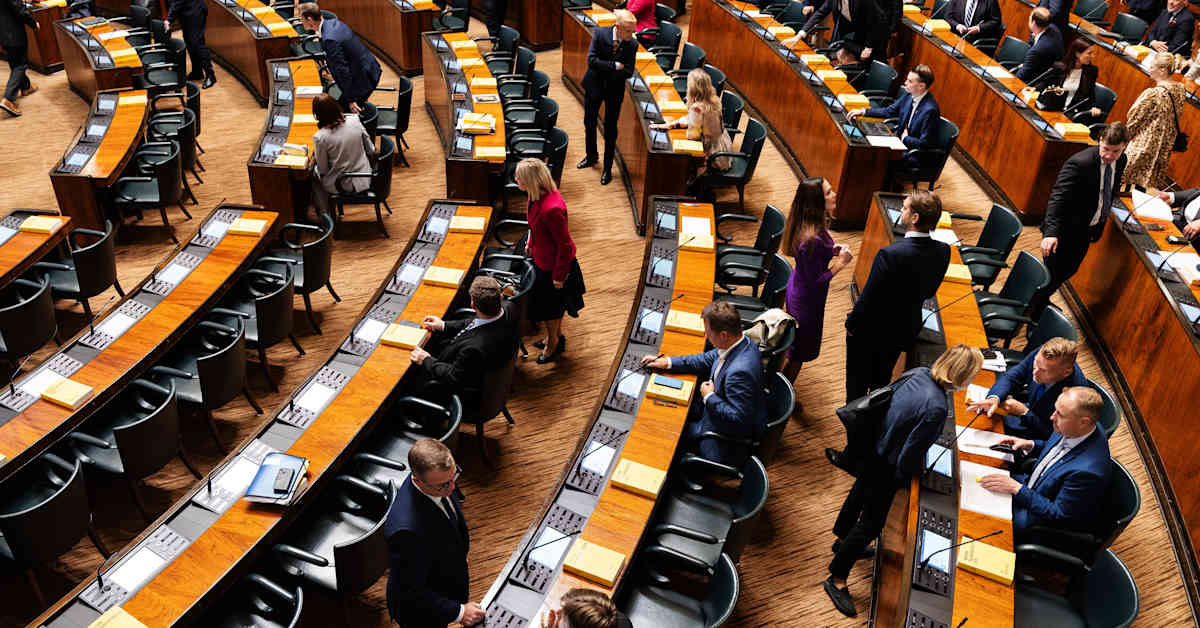 Nouseeko bensan hinta eduskunnan kyselytunnin keskiöön? Katso suorana kello 15.55