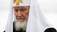 Patriarkka Kirill katsoo alaviistoon lähikuvassa.