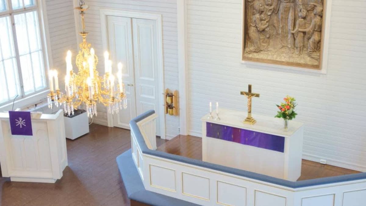 Altaret i Åggelby gamla kyrka