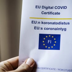 Omakanta-palvelusta tulostettu koronatodistus rokotustietoineen.