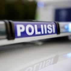 poliisiauton katon vilkku.