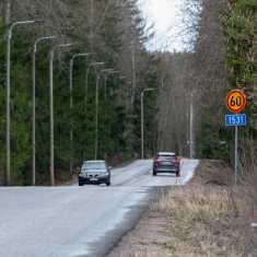 Landsväg 1531, även känd som Kungsvägen mellan Hindhår och Kungsporten. En bilväg utan cykel- eller gångvägar där två bilar kör i motsatt riktning.