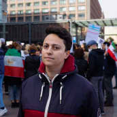 Azzar Sarikhani oli mukana järjestämässä mielenosoitusta protestina Mahsa Aminin kuolemalle.