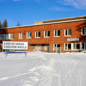 Edsevön koulurakennus Pedersöressä.