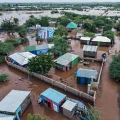 Tulvaveden peittämä kylä Dolowissa Somaliassa.