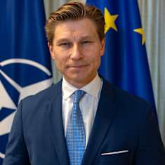 Puolustusministeri Antti Häkkänen puolustusministeriön infotilaisuuden jälkeen.