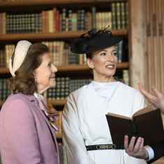 Suzanne Innes Stubb with Queen silvia and an official.