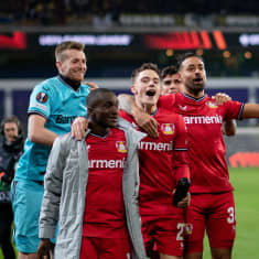 Lukas Hracecky ja kumppanit juhlivat Leverkusenin välieräpaikkaa Eurooppa-liigassa 20.4.2023.