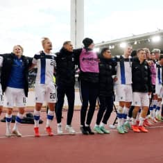 Finland firar seger i VM-kvalet i fotboll.