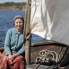 stormskärs Maja seglar på havet.