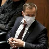 Mika Niikko eduskunnan täysistunnossa.