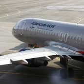 Venäläisten lentoyhtiöiden olisi pitänyt palauttaa maanantaina yli 400 ulkomailta vuokrattua lentokonetta. 