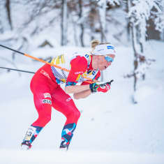 Norjan Astrid Öyre Slind hiihtää Planican MM-kisoissa.