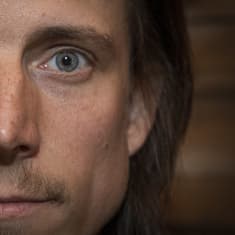 Niilo Syväojan kasvot.