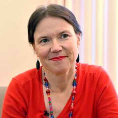 Rosa Liksom haastateltavana Hytti nro 6 -romaanista.