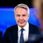 Pekka Haavisto Ykkösaamun studiossa.