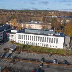 Ilmakuvaa Hämeen ammattikorkeakoulun Visamäen kampuksen rakennuksista.