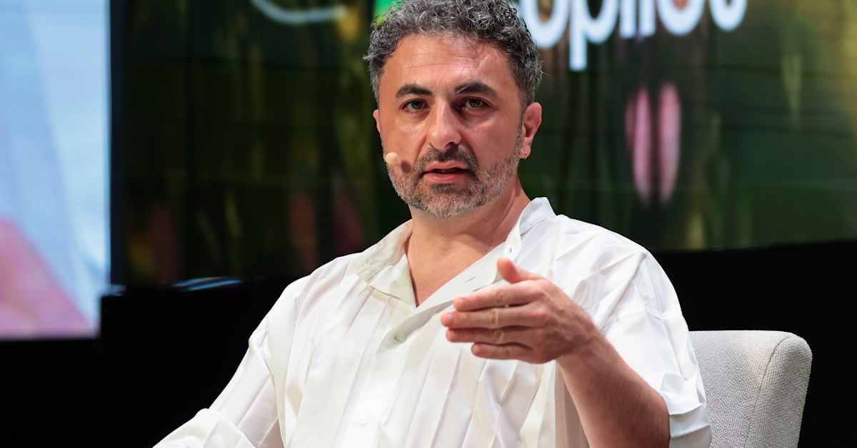 Microsoftin tekoälypomo sanoo, että tekoäly korvaa 18 kuukaudessa toimistotyön – taloustieteilijä epäilee