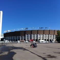 Helsingfors olympiastadion med det 72 meter höga tornet till vänster.