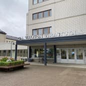 valtion virastotalon pääsisäänkäynti Rovaniemellä