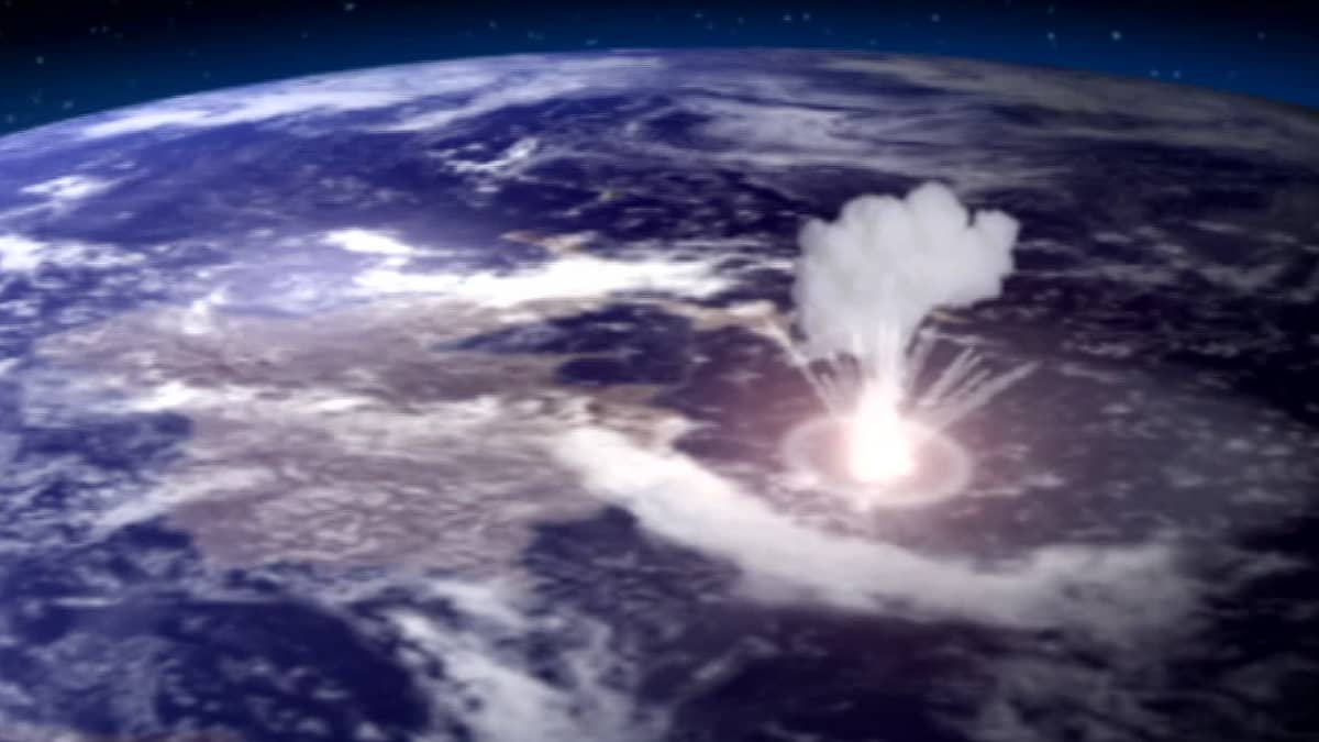 En meteorit slår ner på Jorden.