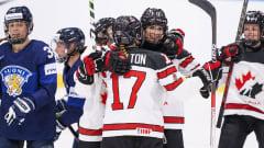 Kanada firar mål mot Finland.