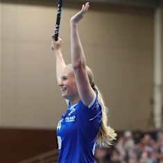 Milla Nordlund tuulettaa maalia Ruotsia vastaan salibandymaaottelussa Porvoossa 4. syyskuuta 2022.