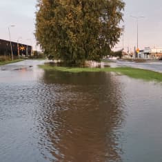 Tulvavettä kadulla.