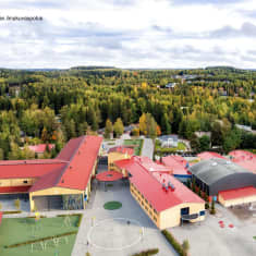 Ilmasta otettu havainnekuva Lempäälän Sääksjärven koulukeskuksen kaavaillusta laajennusosasta. 