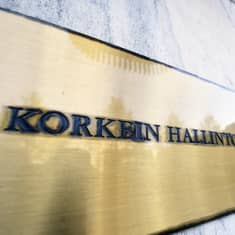 Korkeimman hallinto-oikeuden kyltti.