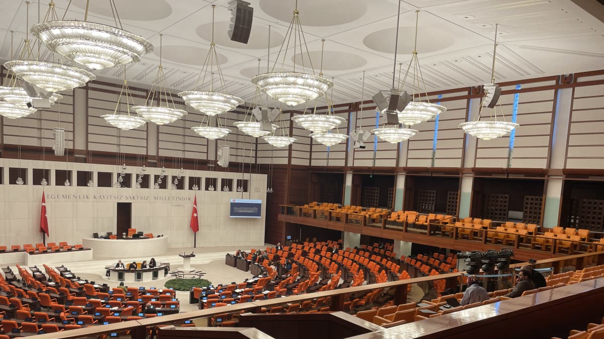 Turkin parlamentin istuntosali.