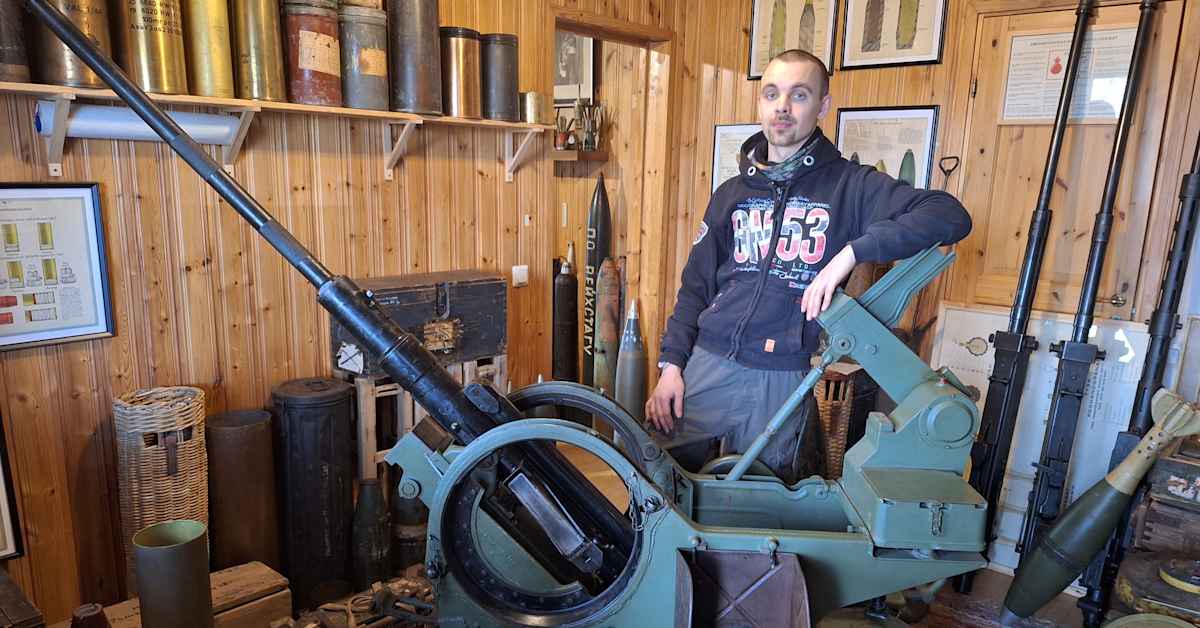 Miitri Oikarisella, 25, on tykki vaatehuoneessaan – selvitimme, keillä yksityishenkilöillä saa olla järeitä aseita