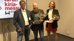 Kritiikin punnukset -palkinto jaettiin Turun kirjamessuilla. Vuonna 2022 palkinnon saivat Heikki Kännö ja Aada Sévon