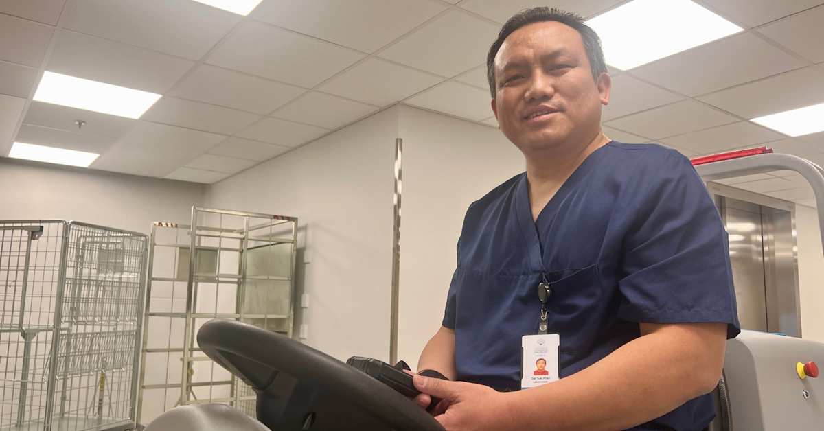 Siivousalalta eläköityy pian kymmeniä tuhansia ammattilaisia – Tual Khan Dal sai jo työkaverikseen robotin