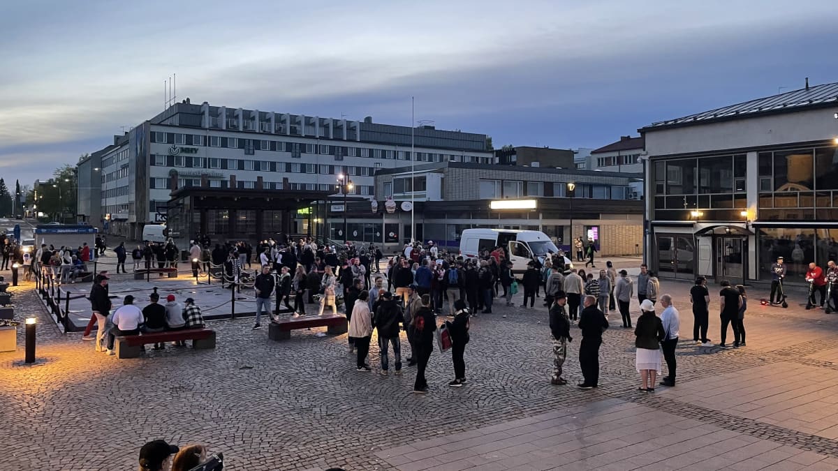 Jaakiekon Mm Kullan Ratketessa Suomelle Myos Kajaanin Tori Tayttyi Juhlijoista Yle Uutiset