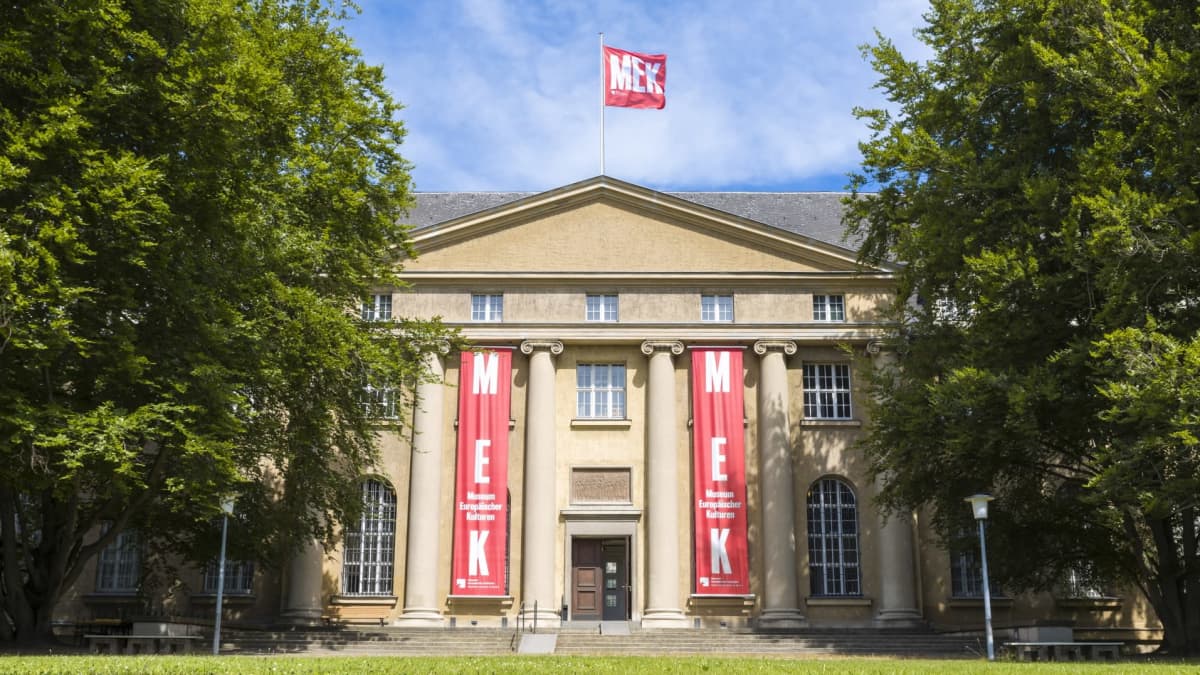Eurooppalaisten kulttuurien museon julkisivu Berliinissä.
