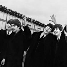 The Beatles eli John Lennon, George Harrison, Paul McCartney ja Ringo Starr helmikuussa 1964.