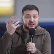 Volodymyr Zelenskyin johtama Ukraina on vienyt sotaa somessa 100-0, arvioi tietokirjailija Mika Kulju.