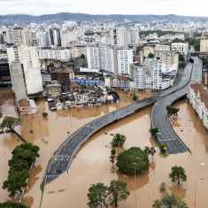 Porto Alegren kaduille on noussut ennätyskorkea tulva Brasiliassa.