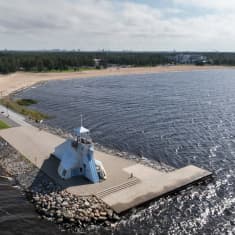 Oulun nallikarin majakka ja ranta