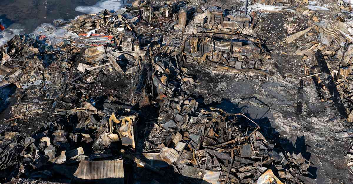 Kuvat näyttävät tuhon: kauppa paloi maan tasalle Inarin Näätämössä
