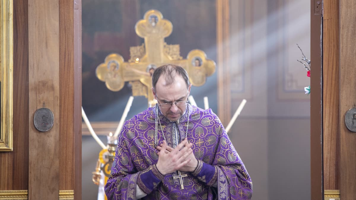 Pääsiäisenä ortodoksikirkossa siunataan kananmunia, kulitsoja ja pashoja –  ukrainalaisille pääsiäiskirkko on tärkeä perinne