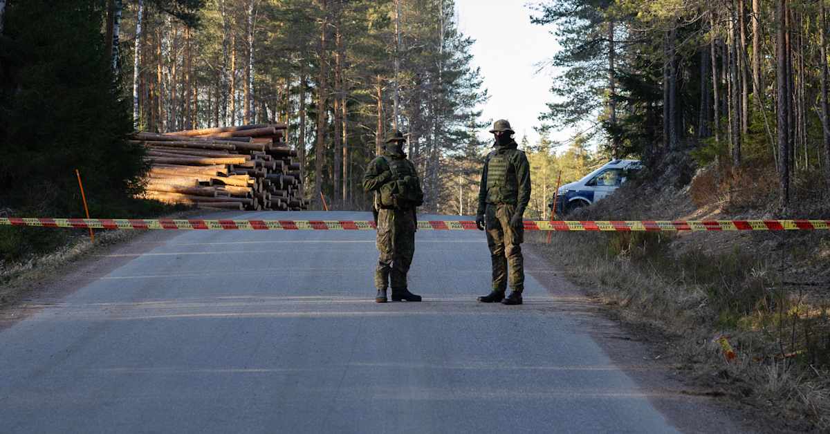 Maahan pudonneisiin drooneihin liittyvä tutkinta etenee: aluksen osia maastossa ja jään päällä