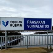 Näkymä alajuoksulle Iijoen Raasakan voimalaitoksen patosillalta. Raasakka, PVO-Vesivoima.
