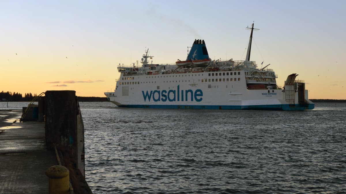 Wasa Express på väg in i Vasa hamn.