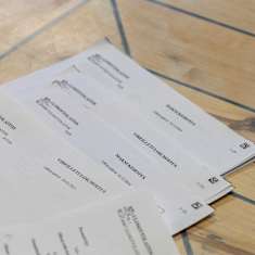 Pino laskuja ulosottolaitokselta.