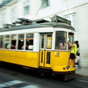 Ratikka vauhdissa Lissabonissa