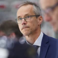 Naisleijonien päävalmentaja Pasi Mustonen kuvassa. 
